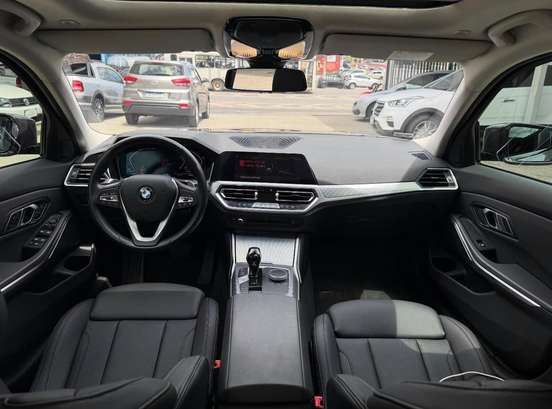 BMW-320i-2020