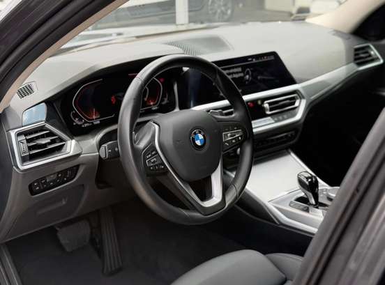 BMW-320i-2020