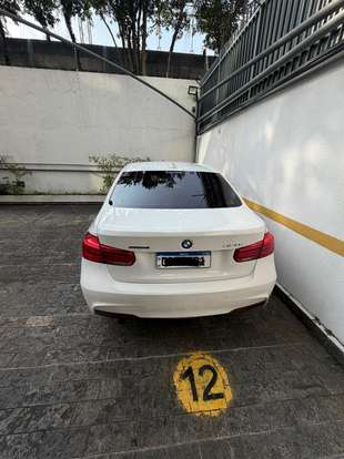 BMW-320i-2016