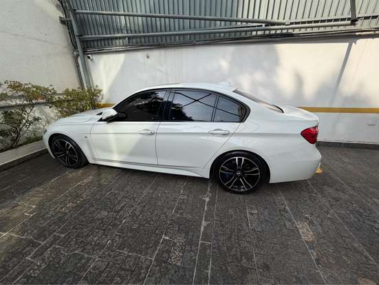 BMW-320i-2016