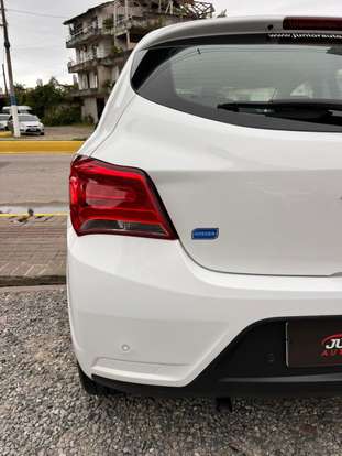 CHEVROLET-ONIX-2016