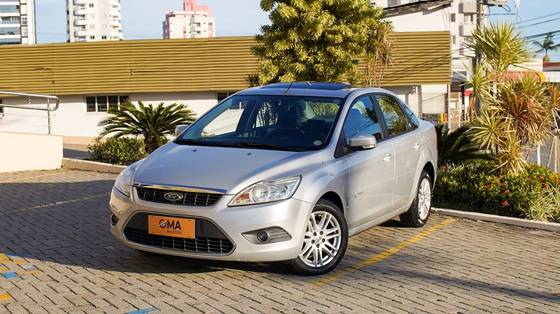 FORD FOCUS 2.0 GHIA SEDAN 16V FLEX 4P MANUAL