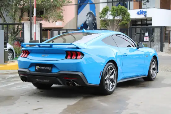 FORD-MUSTANG-2025