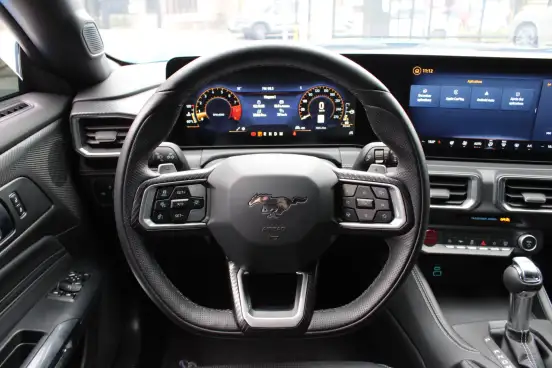 FORD-MUSTANG-2025