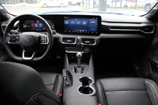 FORD-MUSTANG-2025