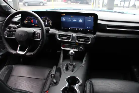 FORD-MUSTANG-2025