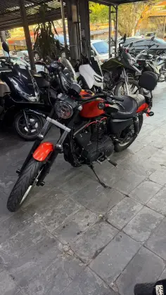 HARLEY-DAVIDSON SPORTSTER XL 883 R 