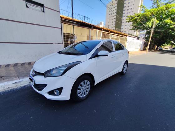 HYUNDAI HB20S 1.6 COMFORT PLUS 16V FLEX 4P MANUAL