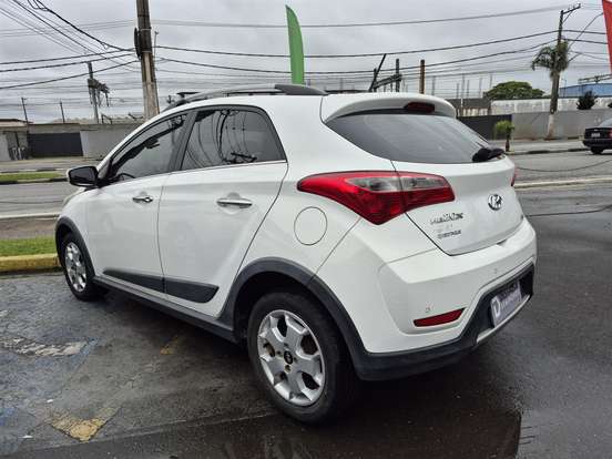 HYUNDAI-HB20X-1.6 16V PREMIUM FLEX 4P AUTOMÁTICO HYUNDAI-HB20X-2014