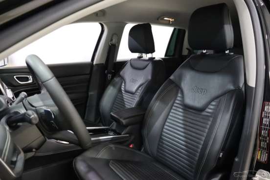 JEEP-COMMANDER-2023
