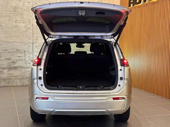 JEEP-COMMANDER-2024