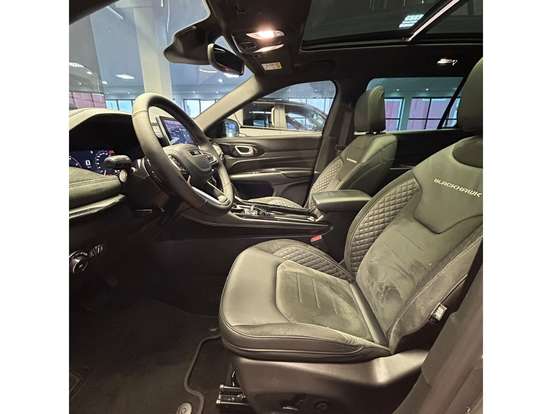 JEEP-COMMANDER-2.0 HURRICANE 4 TURBO GASOLINA BLACKHAWK AT9 JEEP-COMMANDER-2024