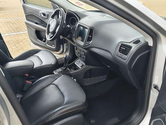 JEEP-COMPASS-2.0 16V FLEX LONGITUDE AUTOMÁTICO JEEP-COMPASS-2018