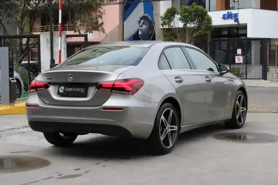 MERCEDES-BENZ-A 200-2020