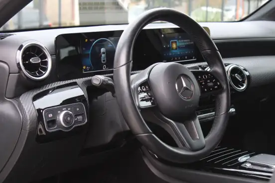 MERCEDES-BENZ-A 200-2020