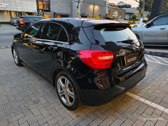 MERCEDES-BENZ-A 200-1.6 TURBO 16V FLEX 4P AUTOMÁTICO MERCEDES-BENZ-A 200-2015