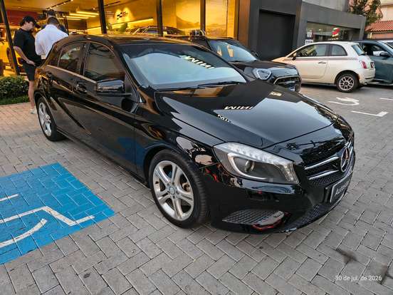 MERCEDES-BENZ-A 200-2015