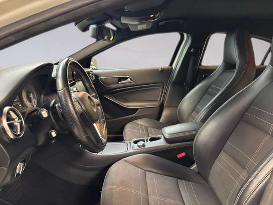 MERCEDES-BENZ-A 200-2013