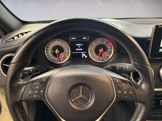 MERCEDES-BENZ-A 200-2013