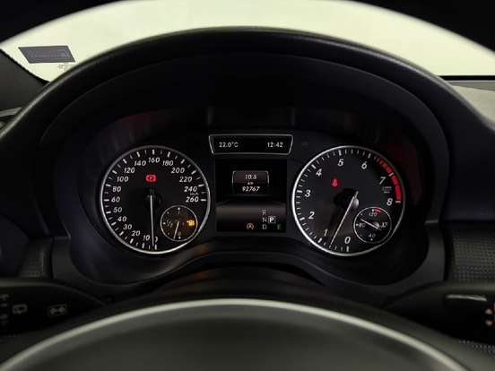 MERCEDES-BENZ-A 200-2015