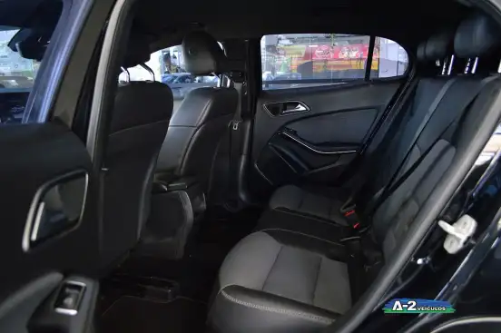 MERCEDES-BENZ-GLA 200-2015