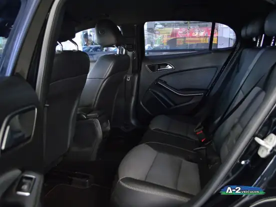 MERCEDES-BENZ-GLA 200-1.6 CGI ADVANCE 16V TURBO FLEX 4P AUTOMÁTICO MERCEDES-BENZ-GLA 200-2015