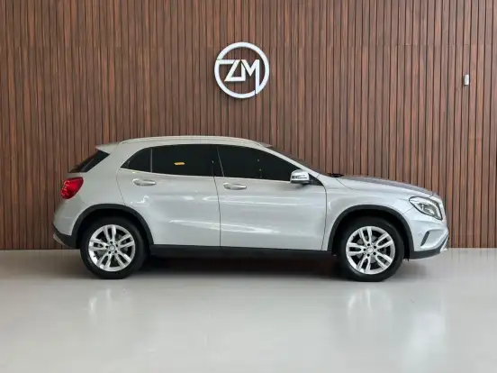 MERCEDES-BENZ-GLA 200-2016
