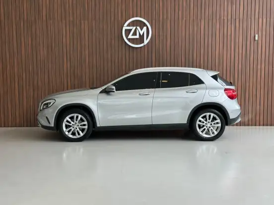 MERCEDES-BENZ-GLA 200-2016