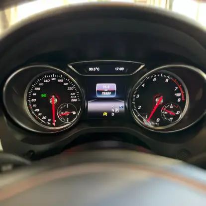 MERCEDES-BENZ-GLA 200-2018