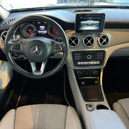 MERCEDES-BENZ-GLA 200-2018