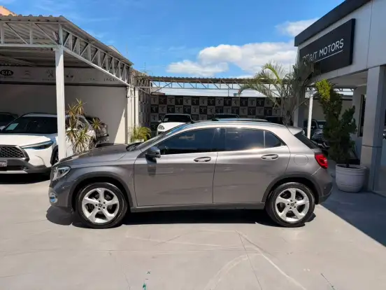 MERCEDES-BENZ-GLA 200-2019