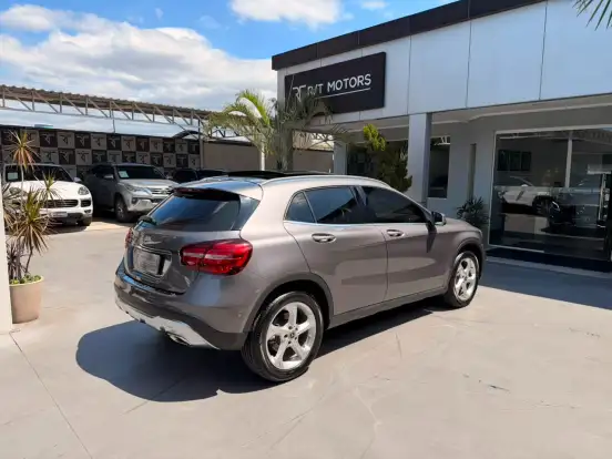 MERCEDES-BENZ-GLA 200-2019
