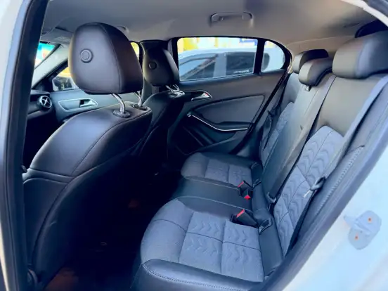 MERCEDES-BENZ-GLA 200-2018