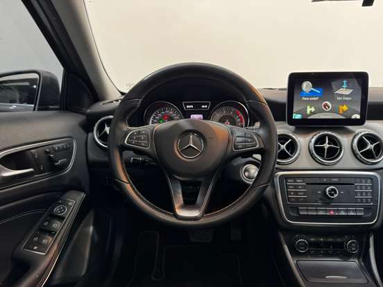 MERCEDES-BENZ-GLA 200-2016