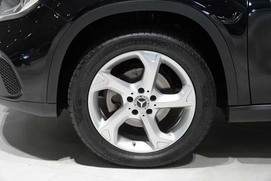 MERCEDES-BENZ-GLA 200-2019