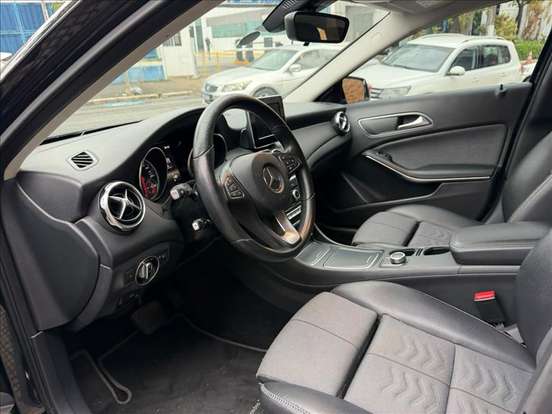 MERCEDES-BENZ-GLA 200-2018