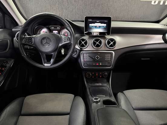 MERCEDES-BENZ-GLA 200-2016