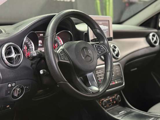 MERCEDES-BENZ-GLA 200-2016