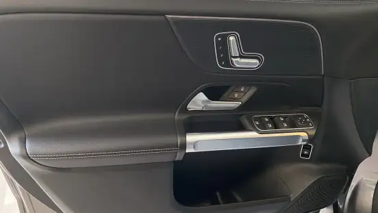 MERCEDES-BENZ-GLB 200-2021