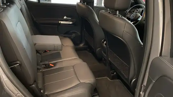 MERCEDES-BENZ-GLB 200-2021