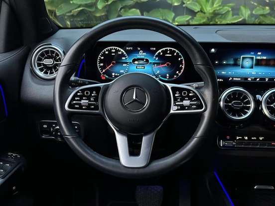 MERCEDES-BENZ-GLB 200-2021