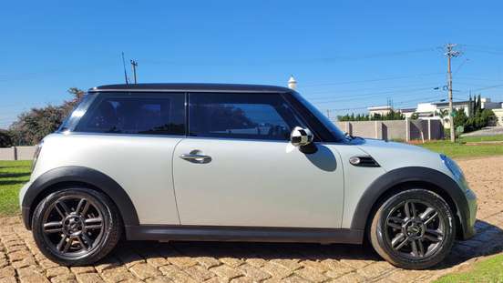 MINI-COOPER-2010