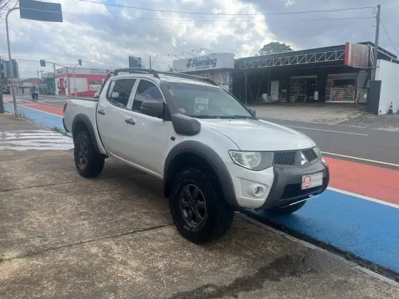 MITSUBISHI L200 SAVANA 3.2 4X4 16V TURBO INTERCOOLER DIESEL 4P MANUAL