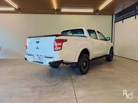 MITSUBISHI-L200 TRITON-2.4 16V TURBO DIESEL OUTDOOR GLX CD 4X4 MANUAL MITSUBISHI-L200 TRITON-2022