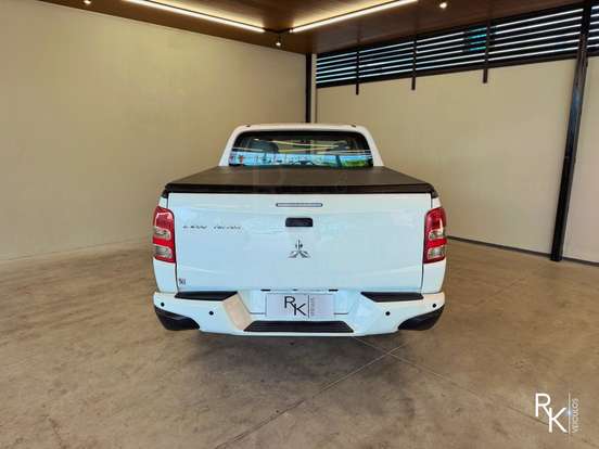 MITSUBISHI-L200 TRITON-2.4 16V TURBO DIESEL OUTDOOR GLX CD 4X4 MANUAL MITSUBISHI-L200 TRITON-2022
