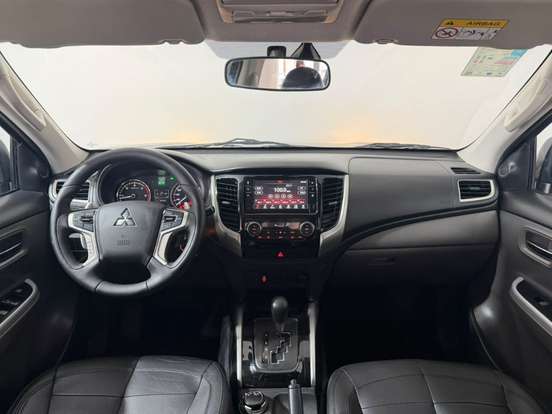 MITSUBISHI-L200 TRITON-2.4 16V TURBO DIESEL SPORT HPE CD 4P 4X4 AUTOMÁTICO MITSUBISHI-L200 TRITON-2019
