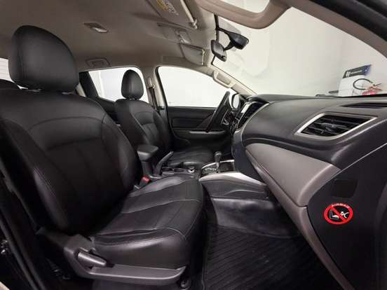 MITSUBISHI-L200 TRITON-2.4 16V TURBO DIESEL SPORT HPE CD 4P 4X4 AUTOMÁTICO MITSUBISHI-L200 TRITON-2019