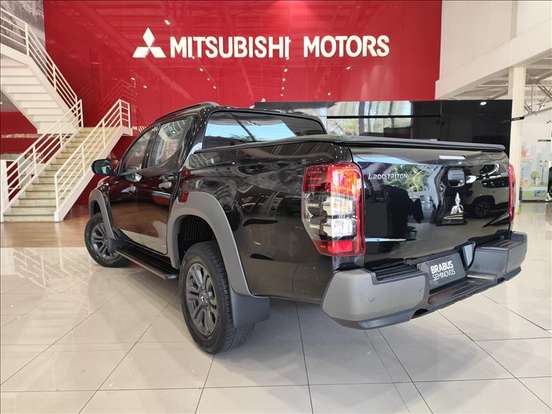 MITSUBISHI-L200 TRITON-2.4 16V TURBO DIESEL SPORT OUTDOOR PLUS CD 4P 4X4 AUTOMÁTICO MITSUBISHI-L200 TRITON-2024