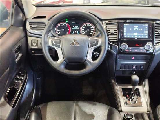 MITSUBISHI-L200 TRITON-2.4 16V TURBO DIESEL SPORT OUTDOOR PLUS CD 4P 4X4 AUTOMÁTICO MITSUBISHI-L200 TRITON-2024