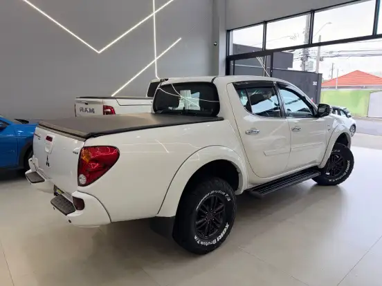 MITSUBISHI-L200 TRITON-3.2 HPE 4X4 CD 16V TURBO INTERCOOLER DIESEL 4P AUTOMÁTICO MITSUBISHI-L200 TRITON-2014